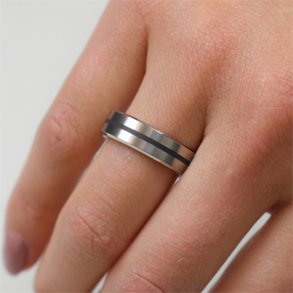 boccia-titanium-0101-14-zilverkleurige-ring-met-donkere-lijn-6-mm-breedte