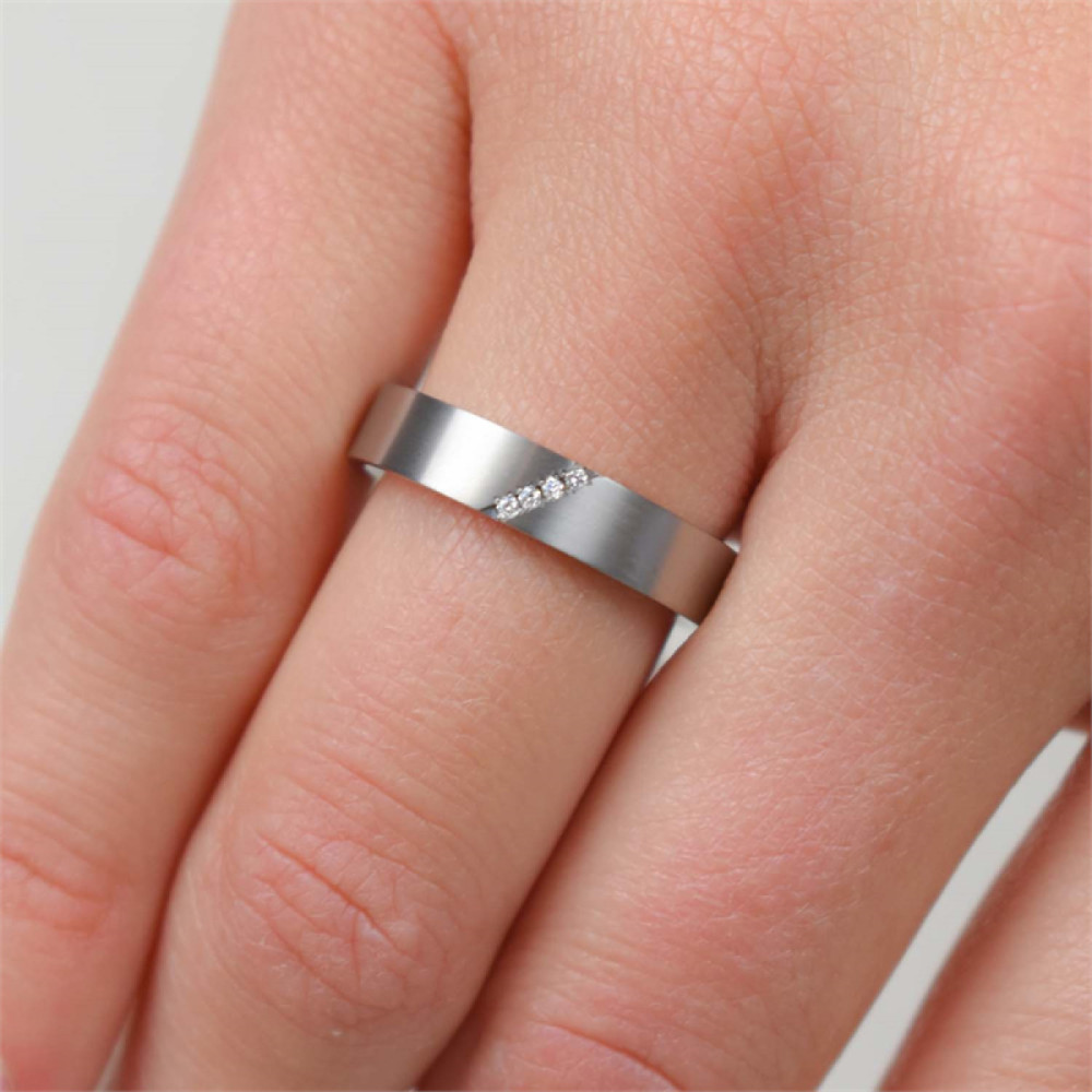 boccia-titanium-0121-07-zilverkleurige-ring-0-02-crt-diamant-mat-4-mm-breedte
