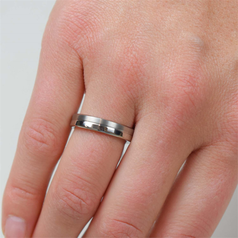 boccia-titanium-0129-01-zilverkleurige-ring-met-glanzende-en-matte-afwerking-4-mm-breedte
