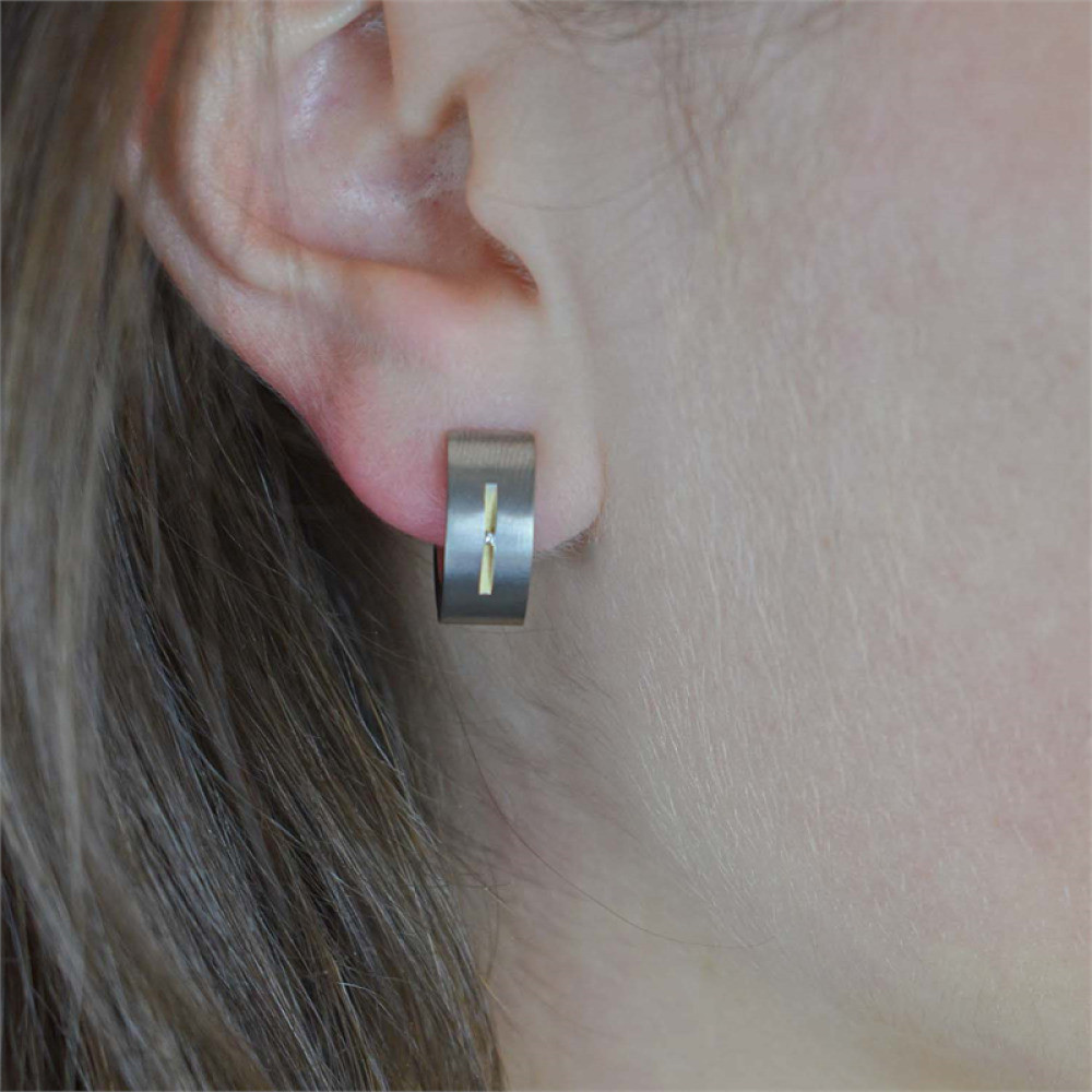 boccia-titanium-0521-03-oorringen-met-diamant-002-crt-in-bicolor-titanium-diameter-14-mm