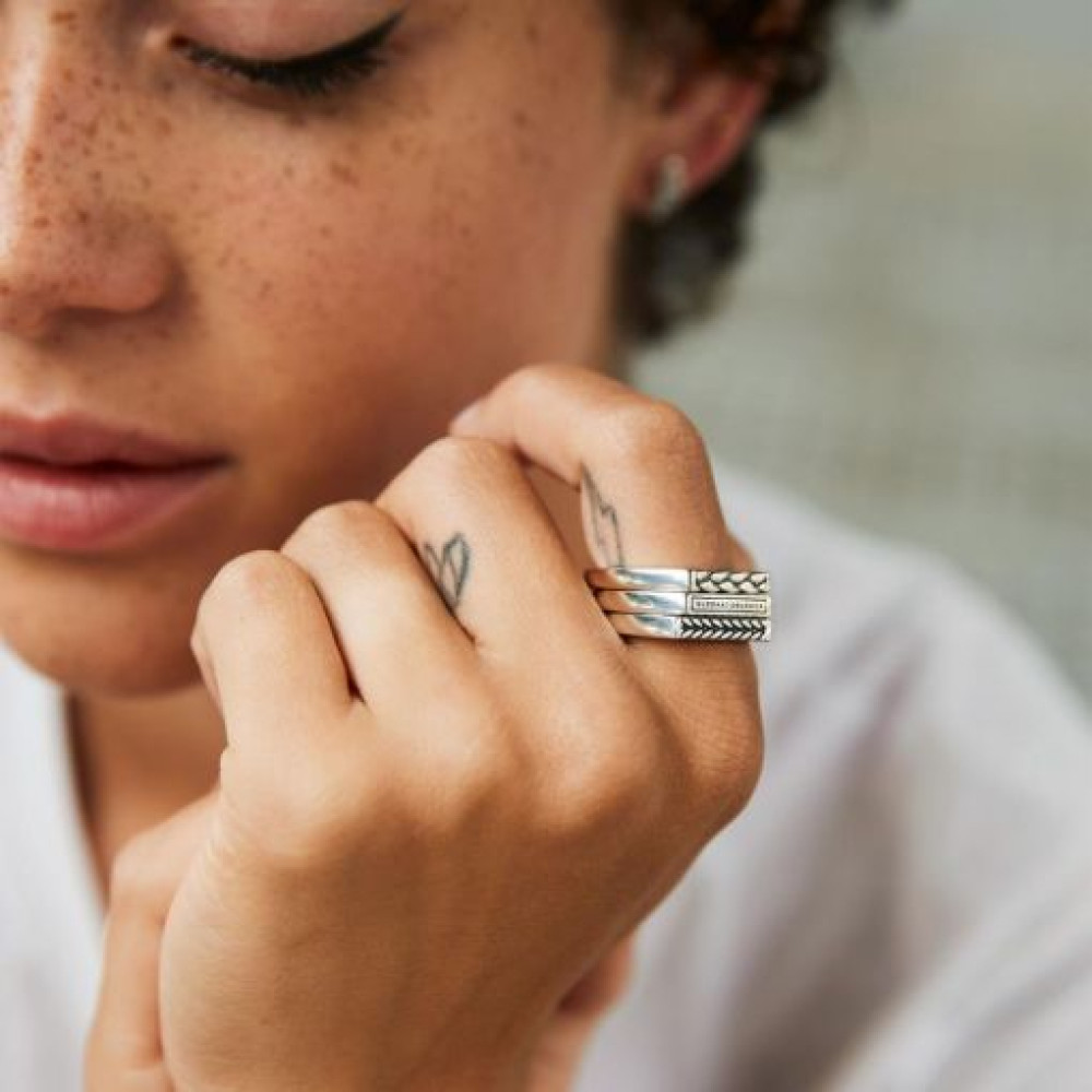 buddha-to-buddha-055-tangguh-zilveren-zegelring-met-gegraveerd-logo