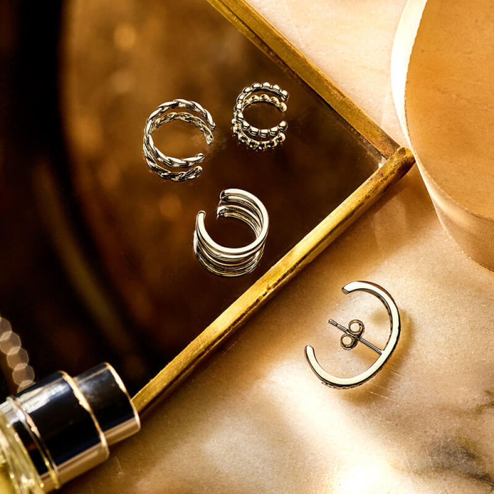 twee-ringetjes-zilveren-earcuff-gerhodineerd