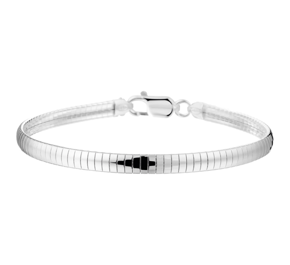 zilveren-slangenarmband-met-omega-schakel-en-stevige-sluiting