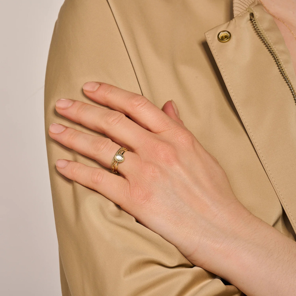 blush-1239ymq-ovale-ring-14-karaat-goud-wit-bergkristal-parelmoer-1-3-mm-breedte
