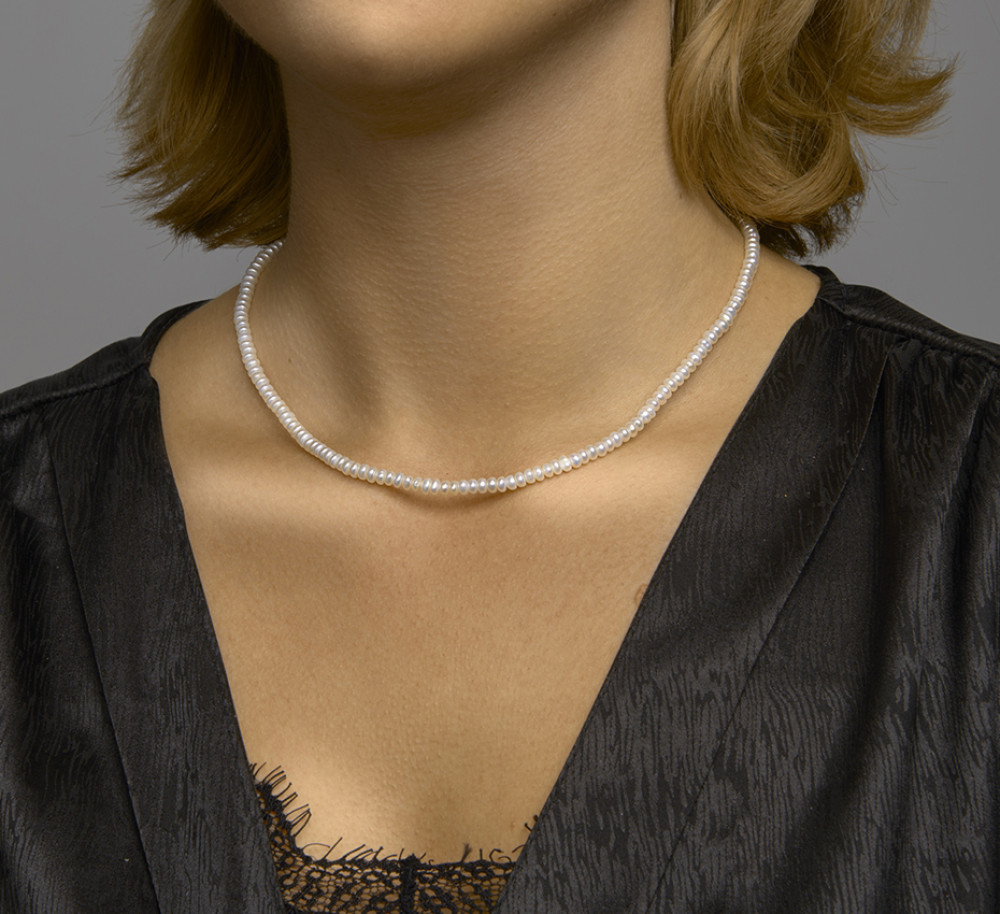 zilveren-parelketting-met-zoetwaterparels-breedte-4-mm
