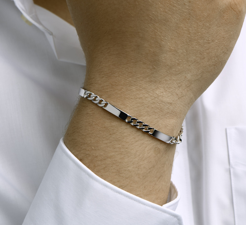 zilveren-schakelarmband-met-graveerbare-plaatjes