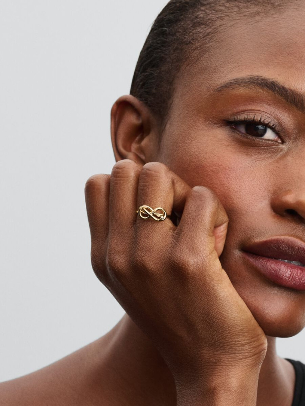 pandora-moments-163759c01-infinity-ring-gold-plated-met-transparante-zirkonia