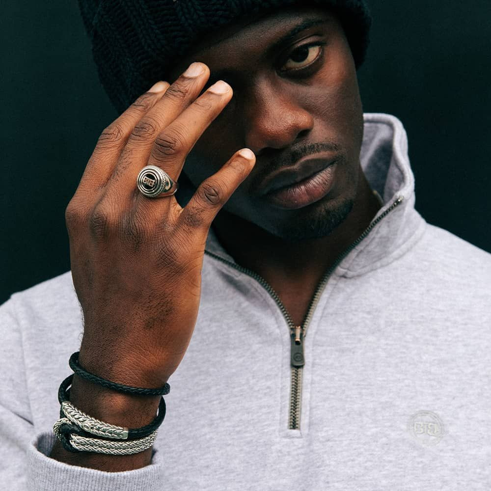 buddha-to-buddha-131-barbara-zwarte-leren-slavenarmband-met-gevlochten-patroon-en-zilverkleurige-elementen