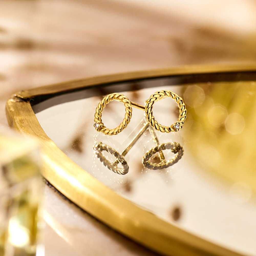 oorknopjes-met-cirkel-met-touwpatroon-en-0-01-crt-diamantje