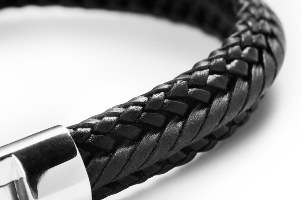 buddha-to-buddha-816bl-nurul-zilverkleurige-leren-schakelarmband-met-gevlochten-patroon