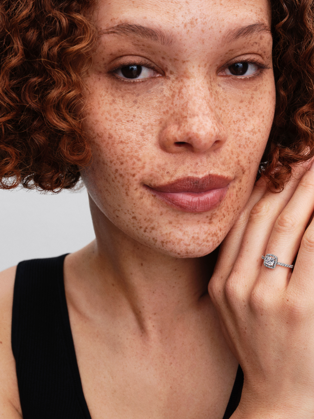 pandora-timeless-193555c02-zilveren-ring-met-vierkante-halo-van-zirkonia