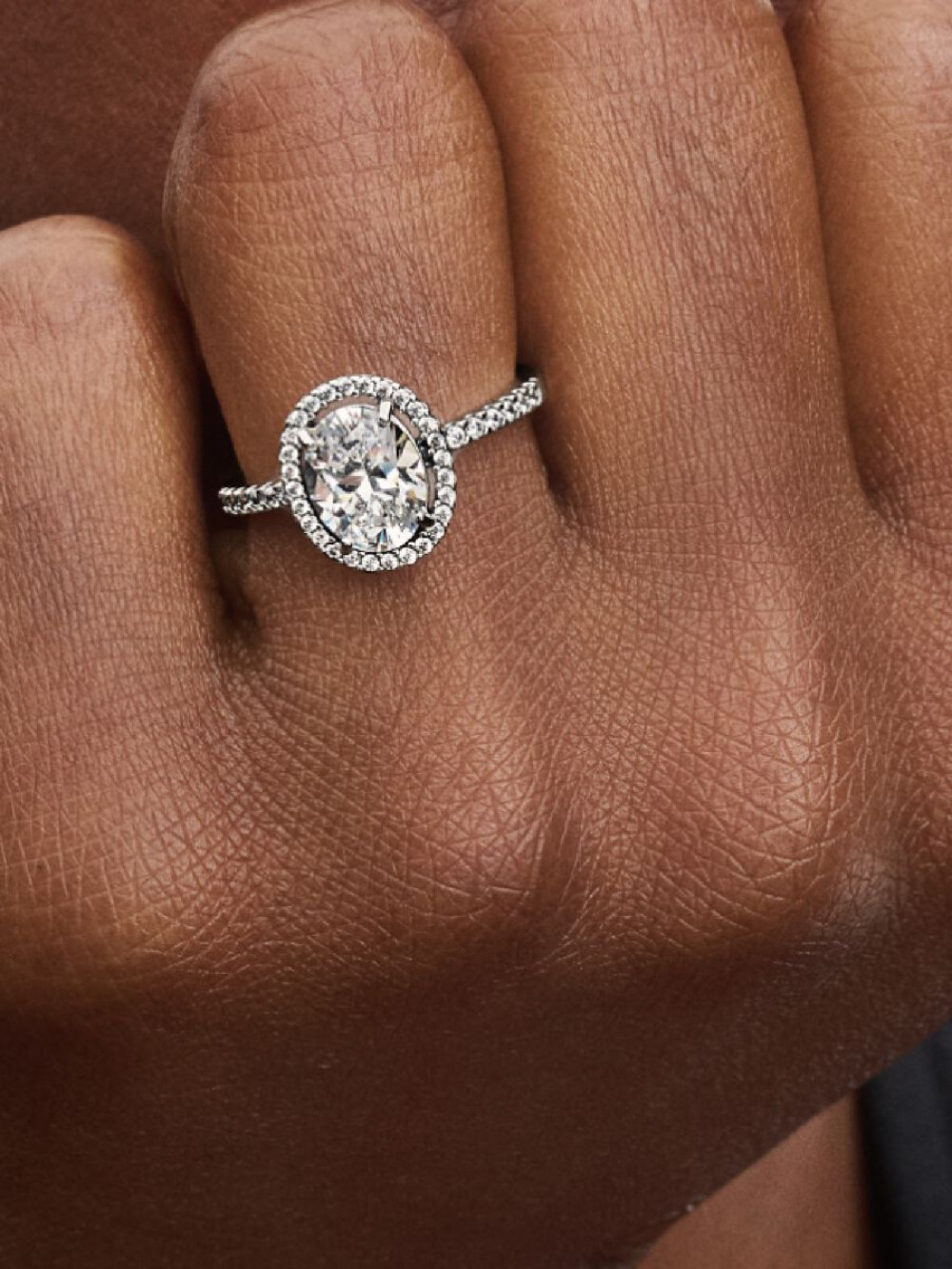 pandora-timeless-193777c01-ovale-halo-ring-van-zirkonia-s-en-zilver