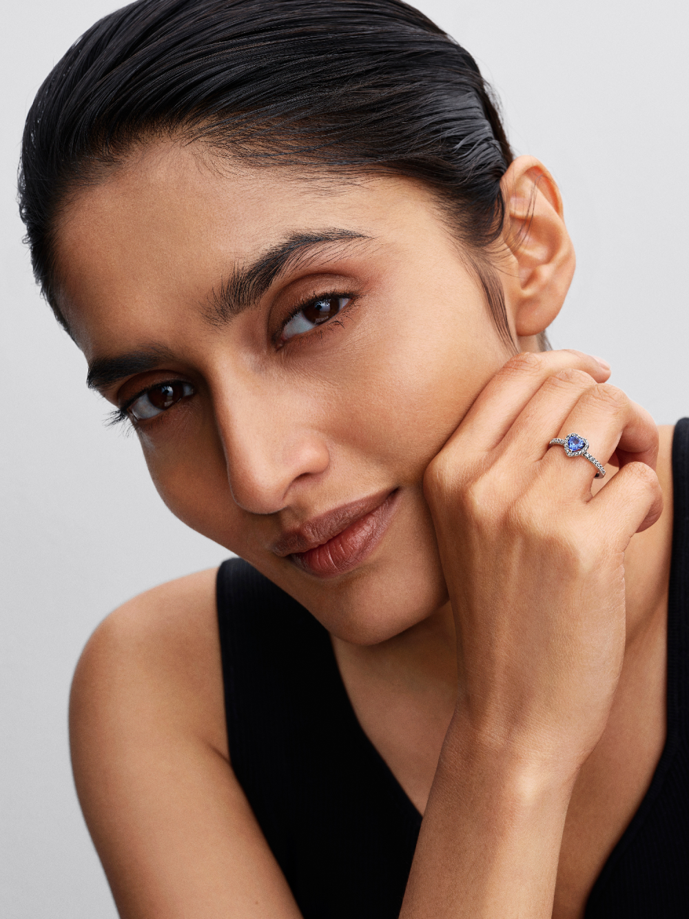 pandora-timeless-198421c05-blauwe-hartjes-ring-van-zilver-met-zirkonia-band