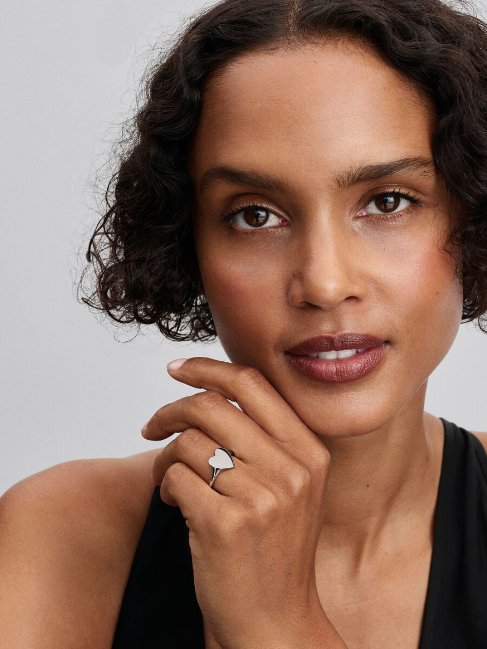 pandora-moments-193988c00-zilveren-zegelring-met-graveerbaar-hartje