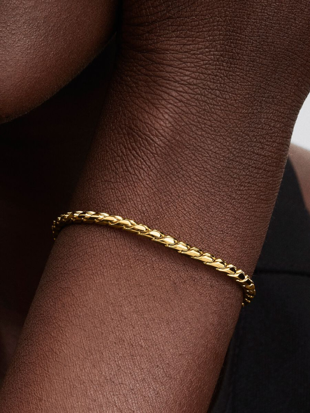 pandora-moments-564028c00-goudkleurige-gevlochten-schakelarmband-voor-bedels-lengte-16-23-cm