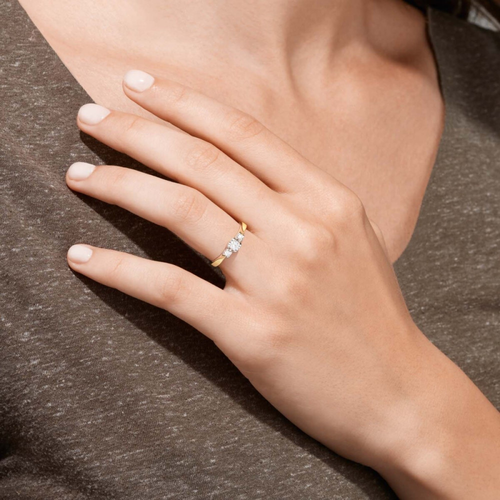 glow-214-5114-14-karaat-bicolor-trilogy-ring-met-diamant-0-19-crt-3-mm-breed