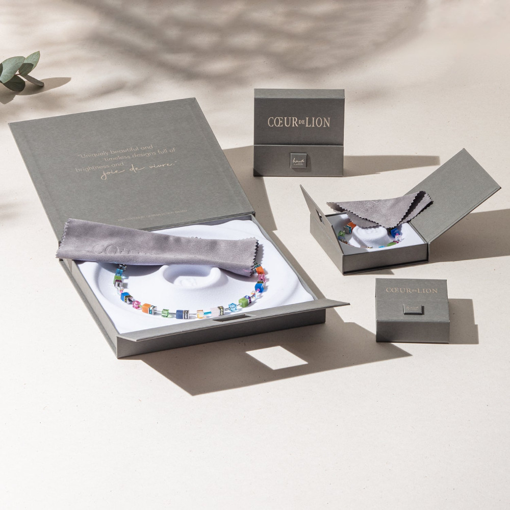 coeur-de-lion-geocube-2838-20-2028-vierkante-oorhangers-goudkleurig-met-kristal-en-glas