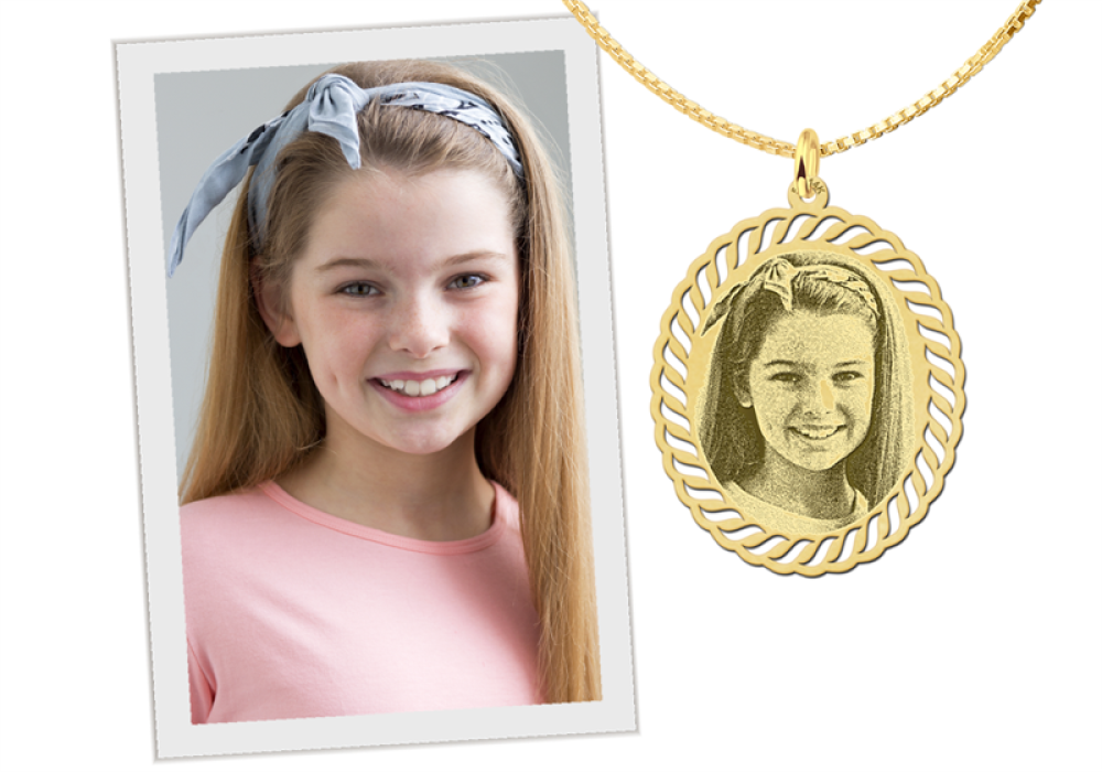 names4ever-14-karaat-gouden-ovale-foto-hanger-met-patroon-28-mm-x-23-mm