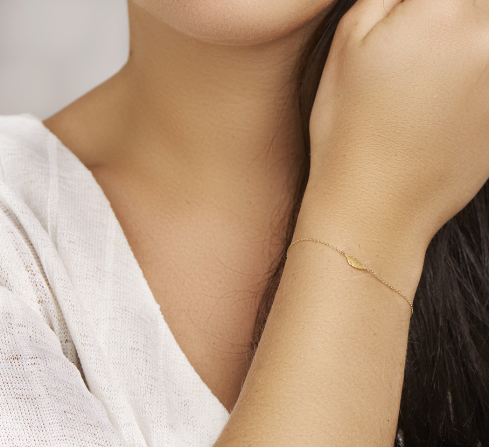 14-karaat-gouden-armband-met-veer-hanger