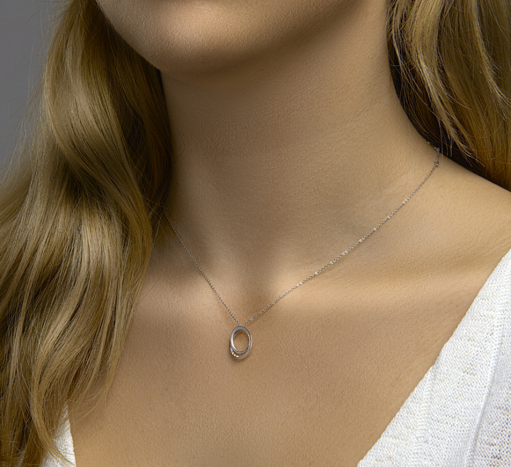 witgouden-geometrische-hanger-met-drie-diamanten-breedte-12-mm