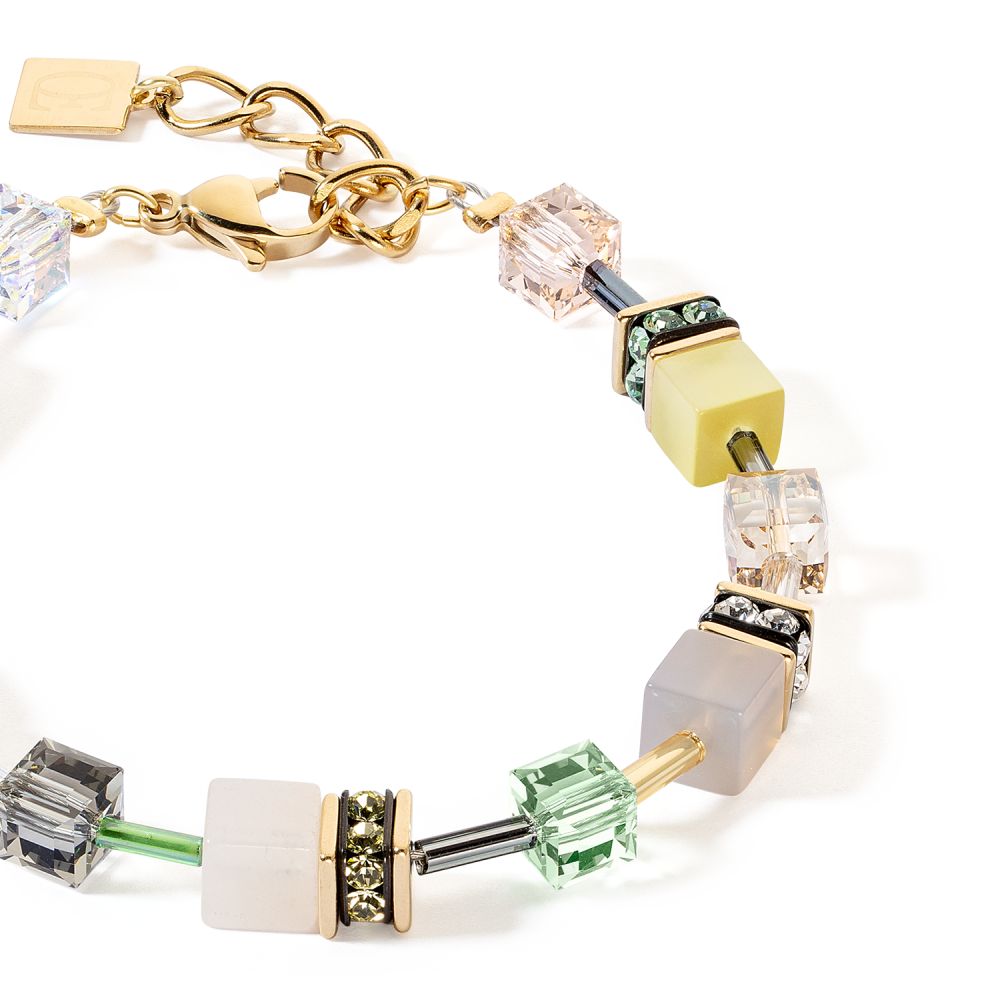 coeur-de-lion-4905-30-1576-geocube-goudkleurige-kralenarmband-met-kleurrijk-kubuspatroon