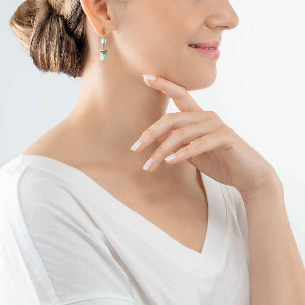 coeur-de-lion-geocube-4905-21-0506-vierkante-oorhangers-goudkleurig-met-aventurijn-en-kristal