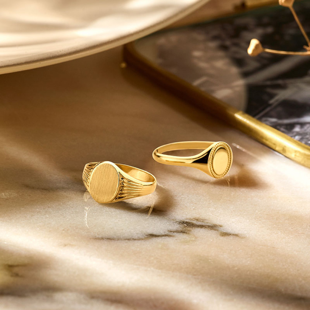 14-karaat-gouden-ovale-zegelring-met-gegraveerde-rand-graveerbaar