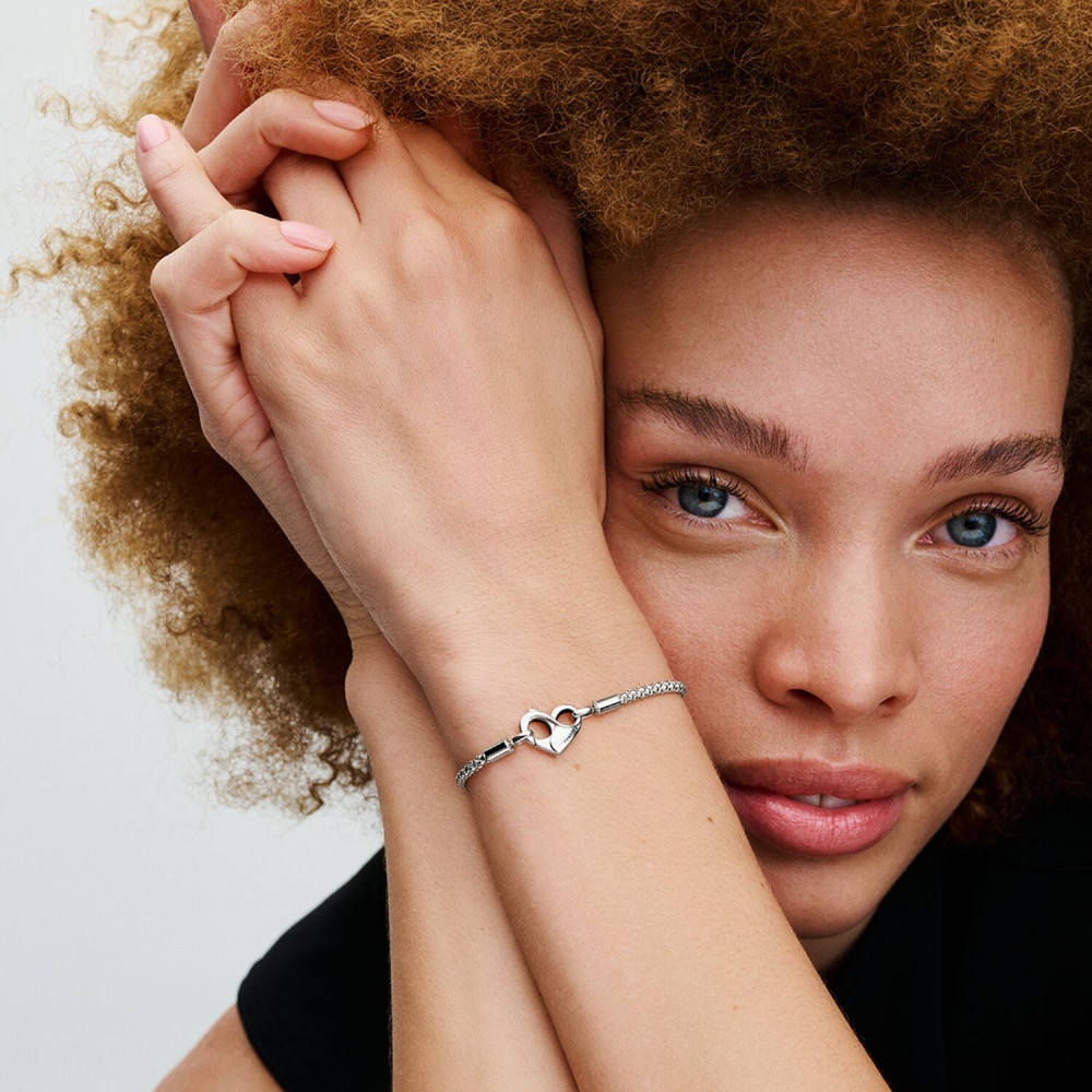 pandora-592453c00-moments-zilveren-slangenarmband-met-hartvormige-hanger-en-infinity-sluiting