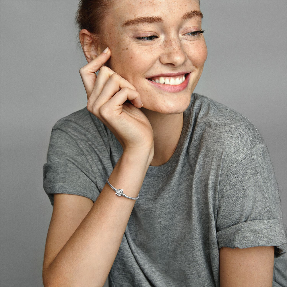 pandora-marvel-590784c00-zilveren-slangenarmband-met-the-avengers-logo