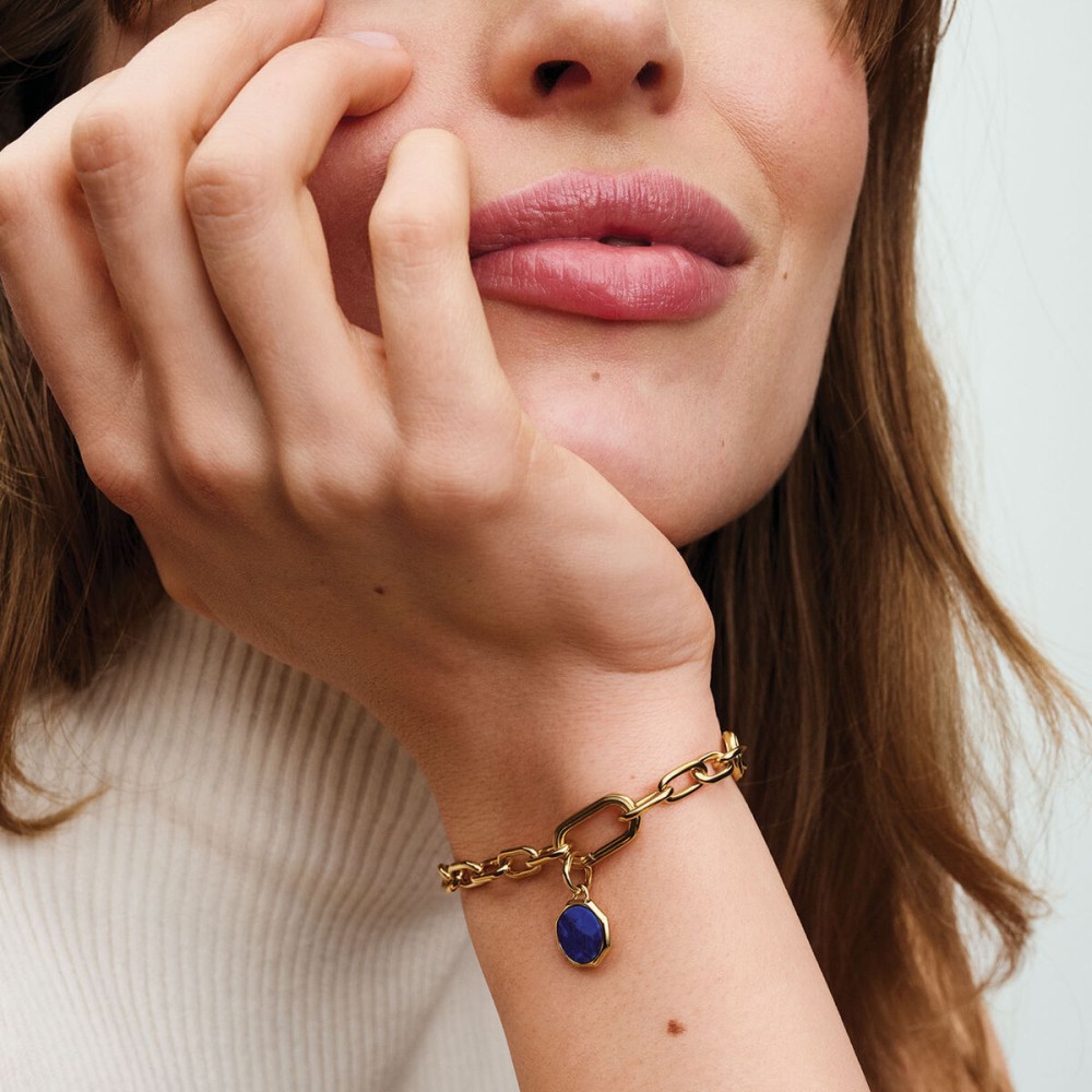 pandora-me-763388c01-gold-plated-medaillon-bedel-met-achthoek-en-blauwe-lapis-graveerbaar