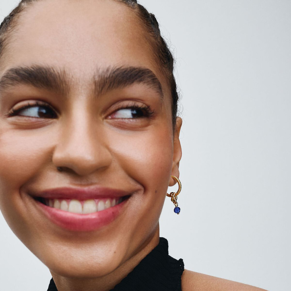 pandora-moments-763462c09-infinity-geboortesteen-bedel-met-blauwe-kristal-voor-september