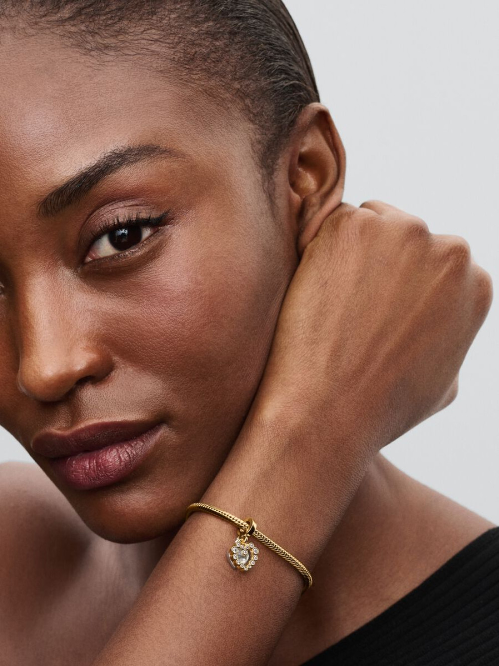 pandora-moments-763765c01-hangende-hartjes-bedel-bicolor-met-zirkonia