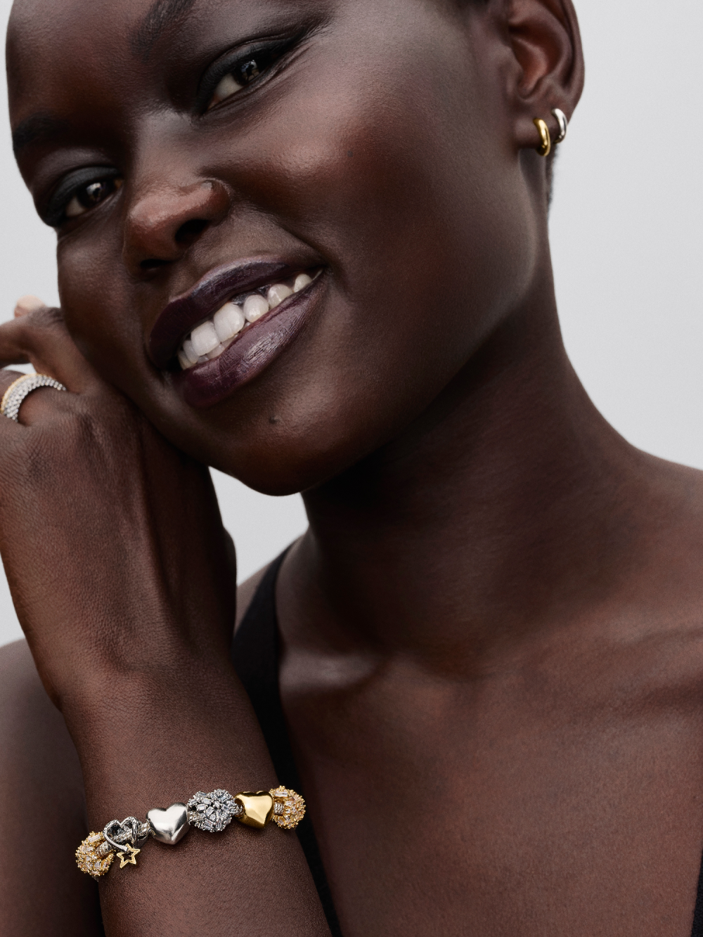 pandora-moments-764240c01-charm-met-goudkleurig-hart-en-zirkonia-stenen-1