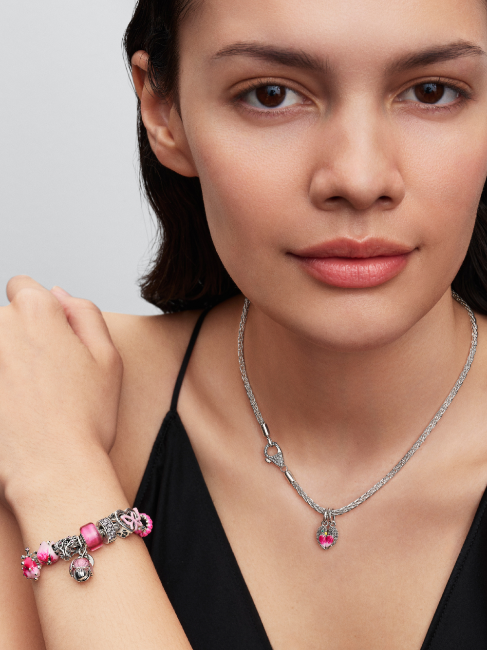 pandora-moments-764453c01-hangende-bedel-bicolor-bloem-hars-zilver-man-made-kristal