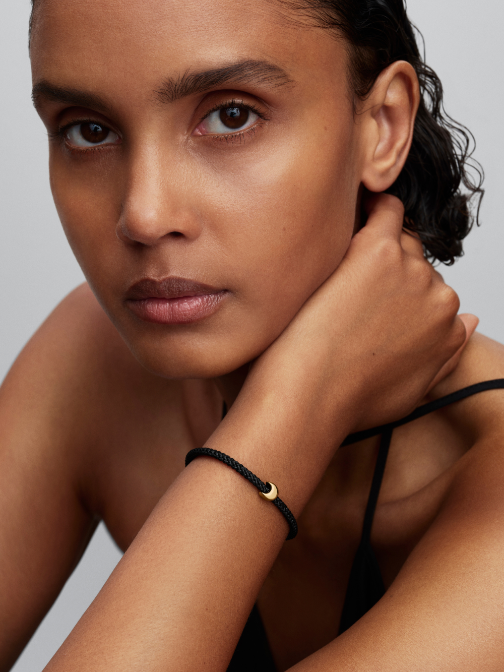 pandora-moments-764516c00-maan-bedel-goudkleurig-glanzend-mini