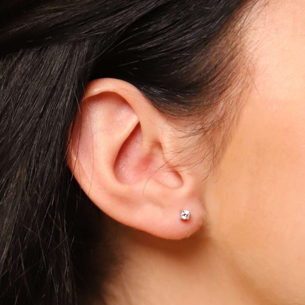 ti-sento-milano-oorbellen-7790zi-klassieke-oorknopjes-met-zirkonia-en-platina-plating-4-mm