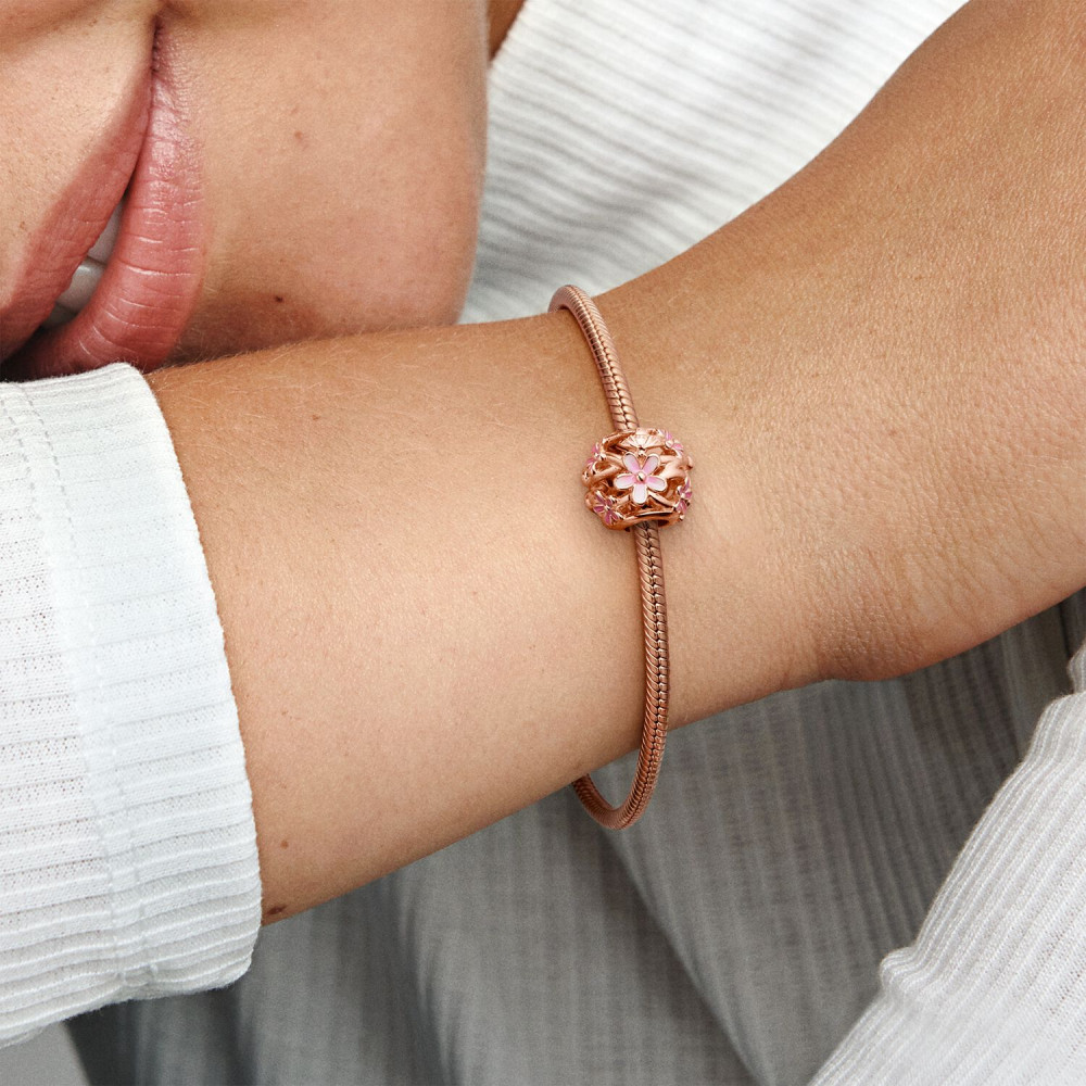pandora-moments-788772c01-charm-met-madeliefjes-en-roze-emaille