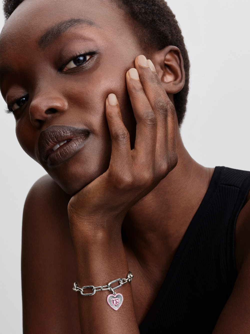 pandora-me-794409c01-roze-hangende-bedel-hartje-en-zilver-gediamanteerd