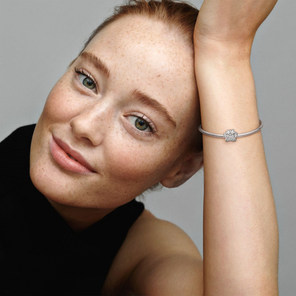 pandora-moments-791714cz-zilveren-bedel-met-pootafdruk-en-transparante-zirkonia