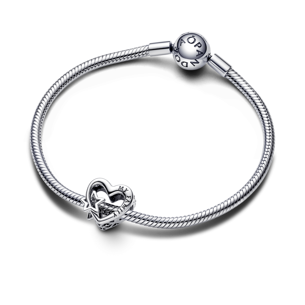 pandora-moments-792829c00-bedel-met-hartjes-ster-en-tekst-my-family