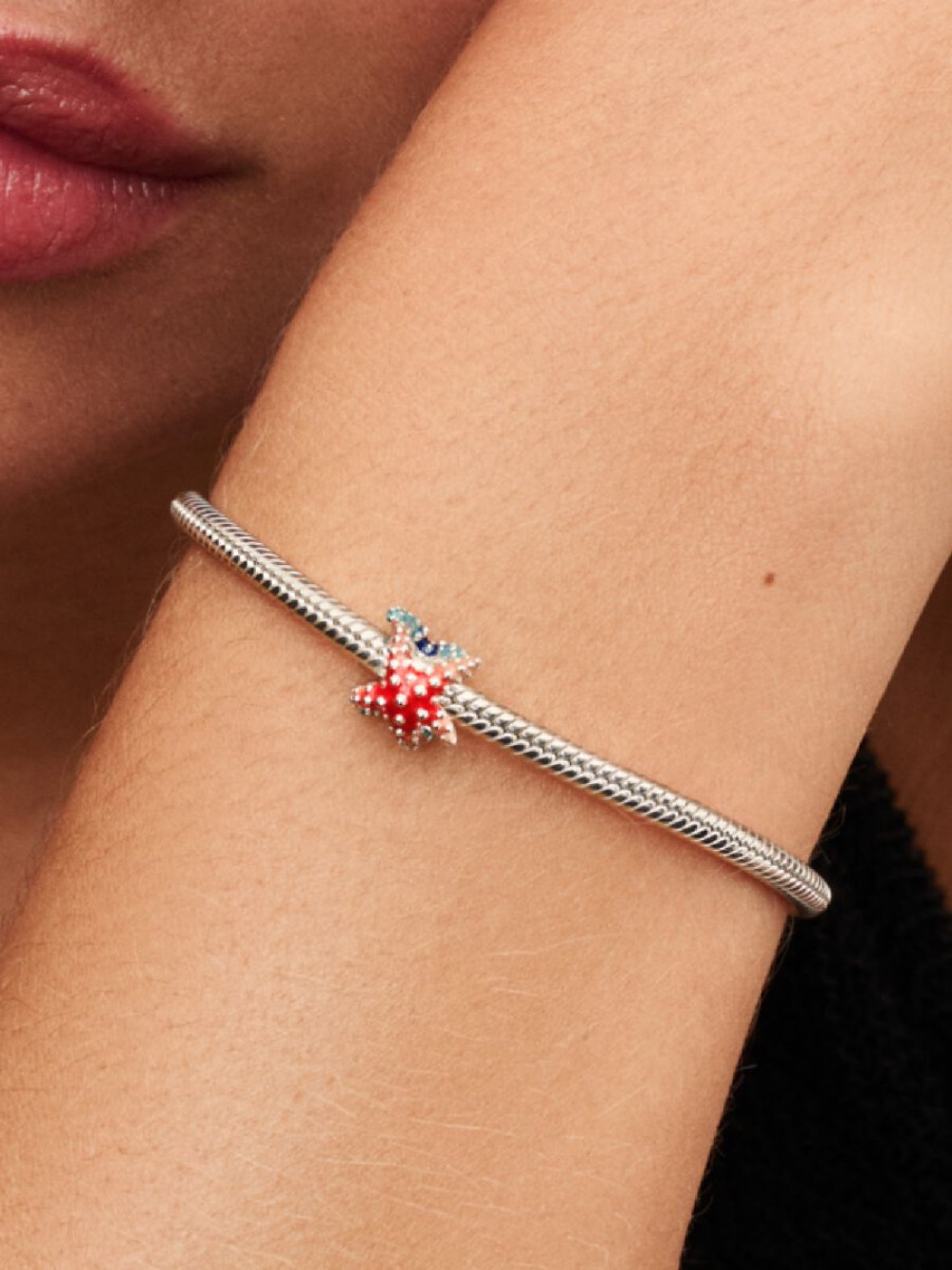 pandora-moments-793817c01-zeester-charm-met-zilveren-en-kleurrijke-accenten