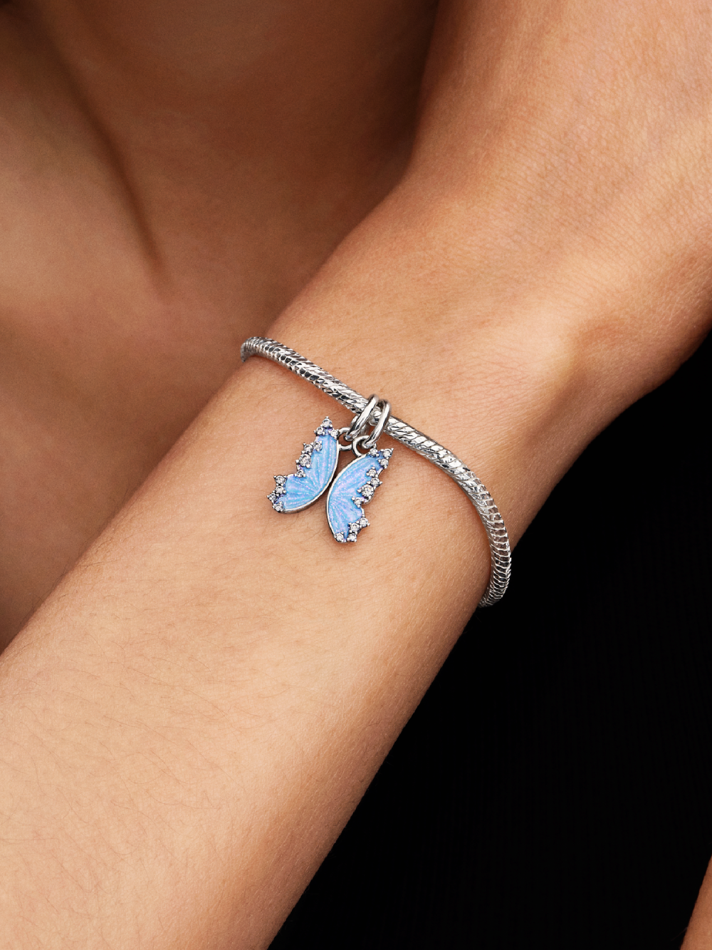 pandora-moments-794244c01-blauwe-vlinder-hangende-bedel-zirkonia-en-zilver-deelbaar-1