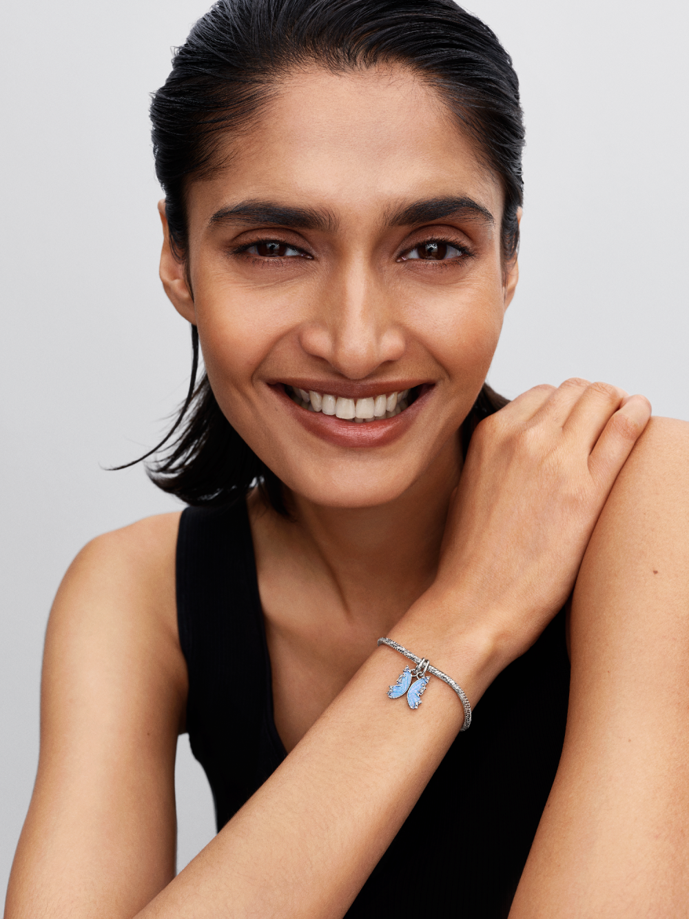 pandora-moments-794244c01-blauwe-vlinder-hangende-bedel-zirkonia-en-zilver-deelbaar-1