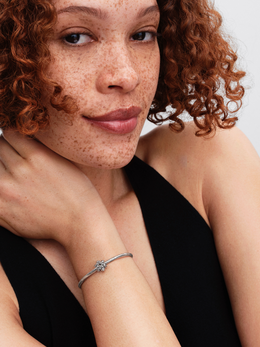 pandora-moments-794249c01-sneeuwvlok-charm-van-zilver-en-transparante-zirkonia-1