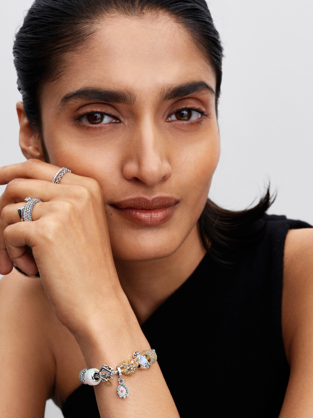 pandora-moments-794251c01-infinity-hangende-bedel-van-zilver-man-made-opaal-en-zirkonia-1