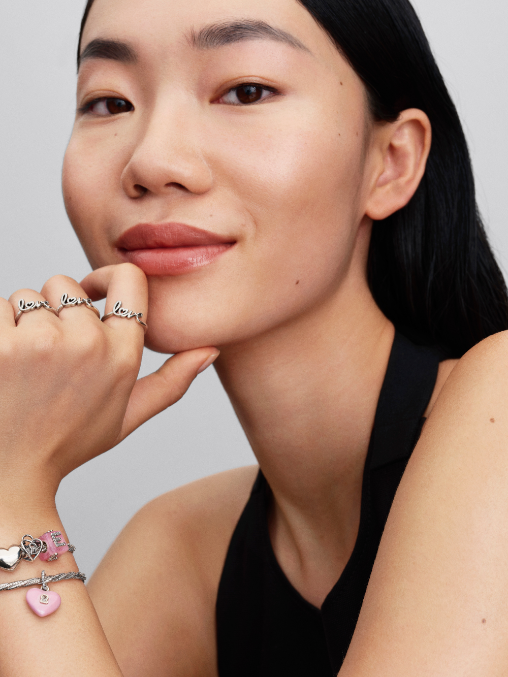 pandora-moments-794424c01-hangende-bedel-met-yours-gravure-roze-hartvormig-slotje-zilver-en-zirkonias