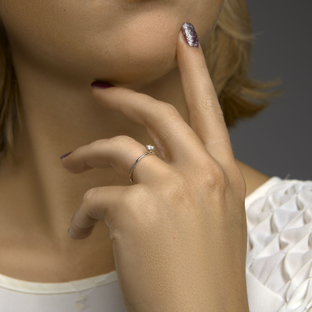 witgouden-solitair-ring-met-made-diamond