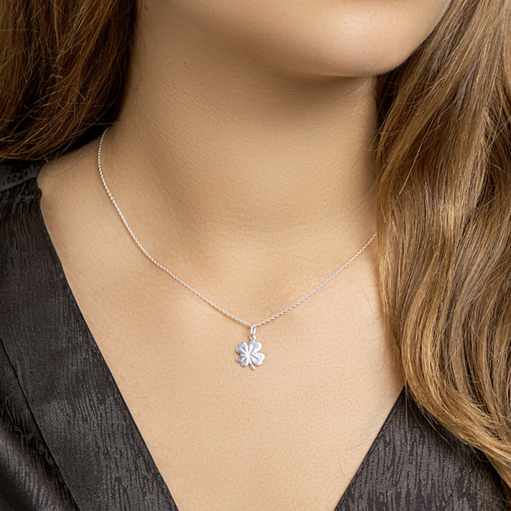 klavertje-vier-zilveren-collier-met-ankerschakel-1-1-mm-lengte-verstelbaar-41-45-cm