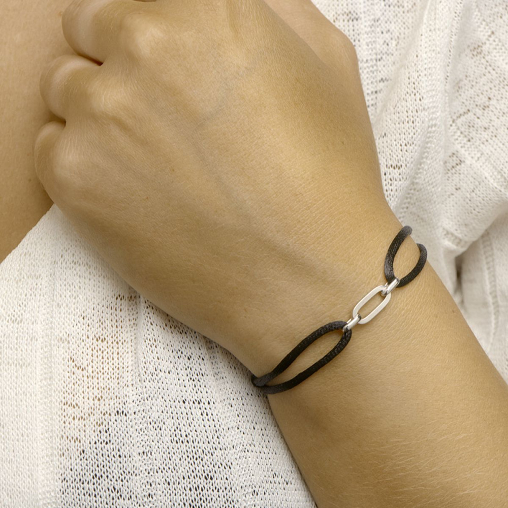 zwarte-koordarmband-met-925-zilveren-schakel