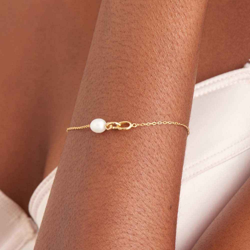 ania-haie-pearl-power-ah-b043-01g-parel-armband-gold-plated-2-verbonden-rondjes-5-mm-breedte-lengte-18-5-cm
